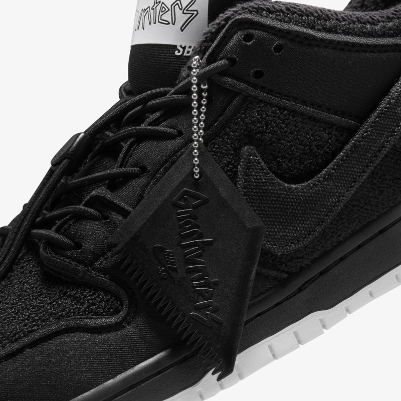 nike sb dunk low x gnarhunters black